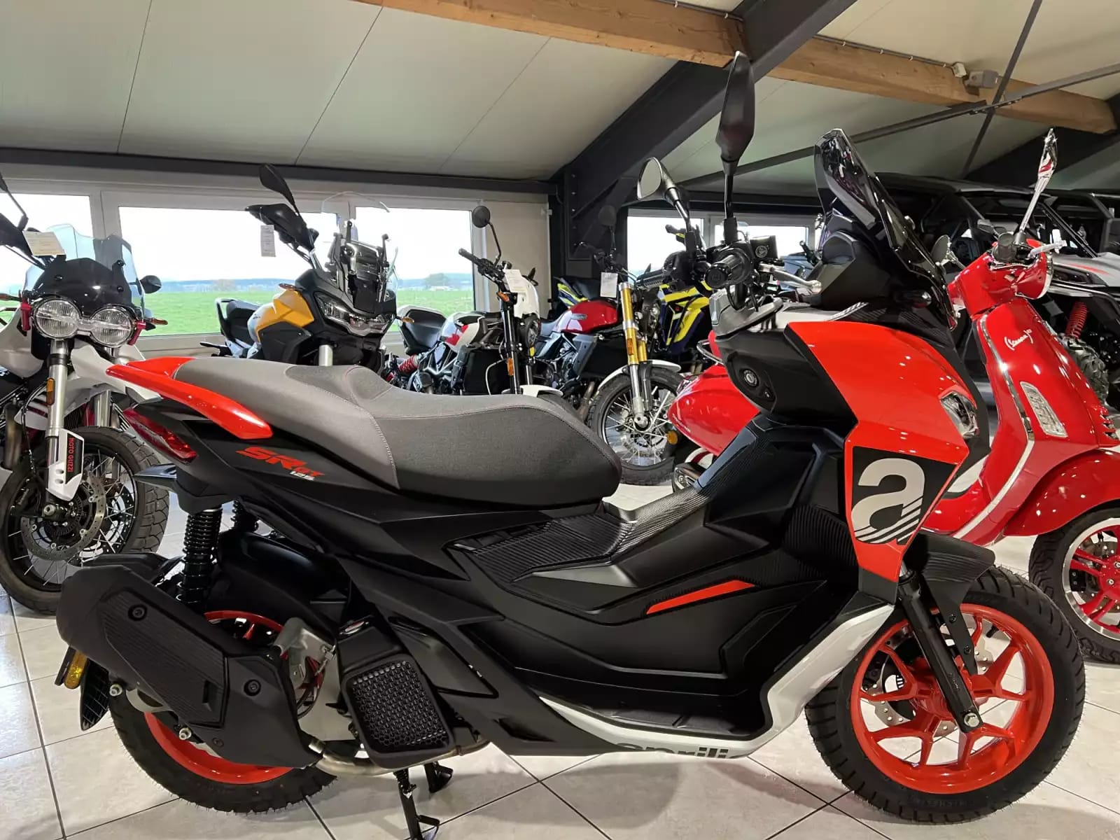 Aprilia SR 125 GT SPORT RED - Photo 1