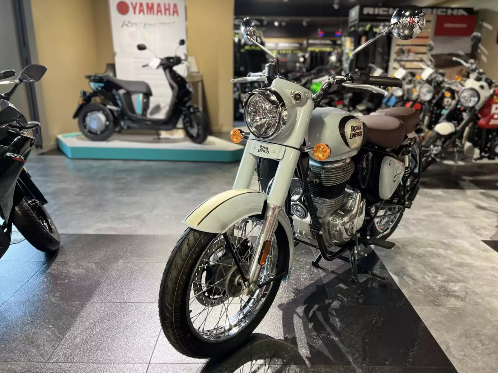 Royal Enfield Classic 350 - Photo 1