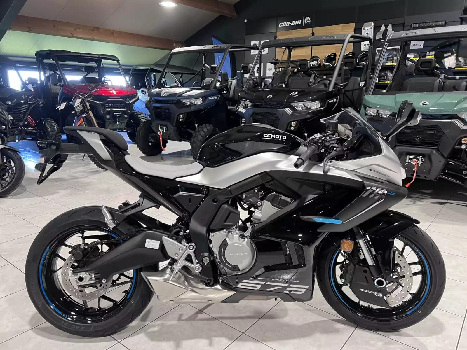 CF Moto 675 SR-R - Photo 1