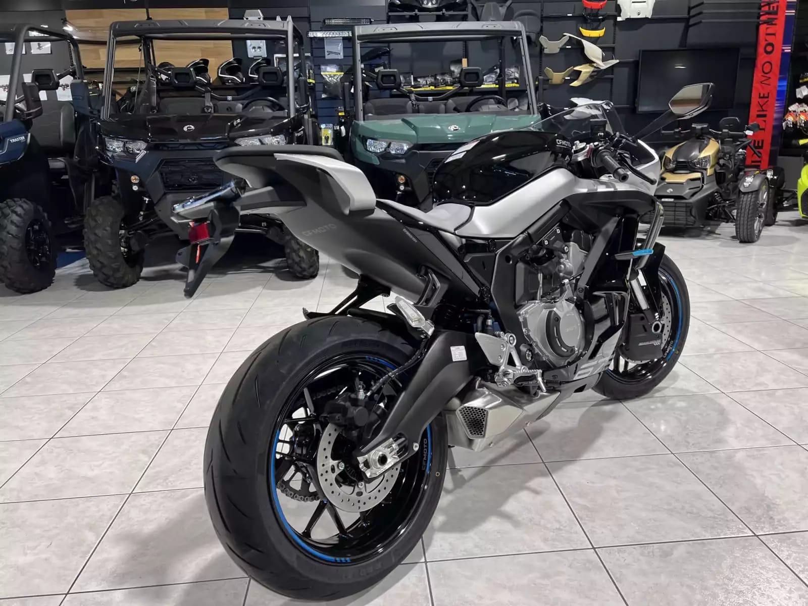 CF Moto 675 SR-R - Photo 1