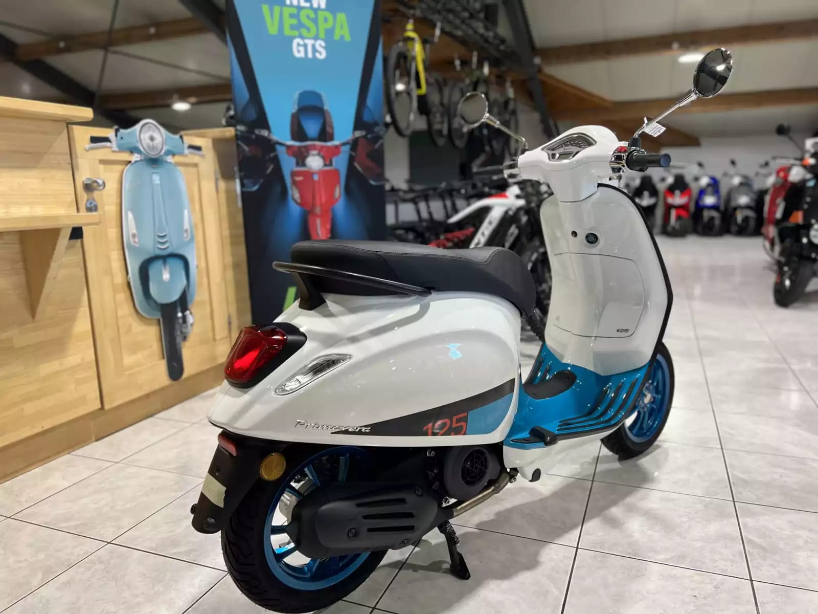 Vespa Primavera 125 VIBE - Photo 1