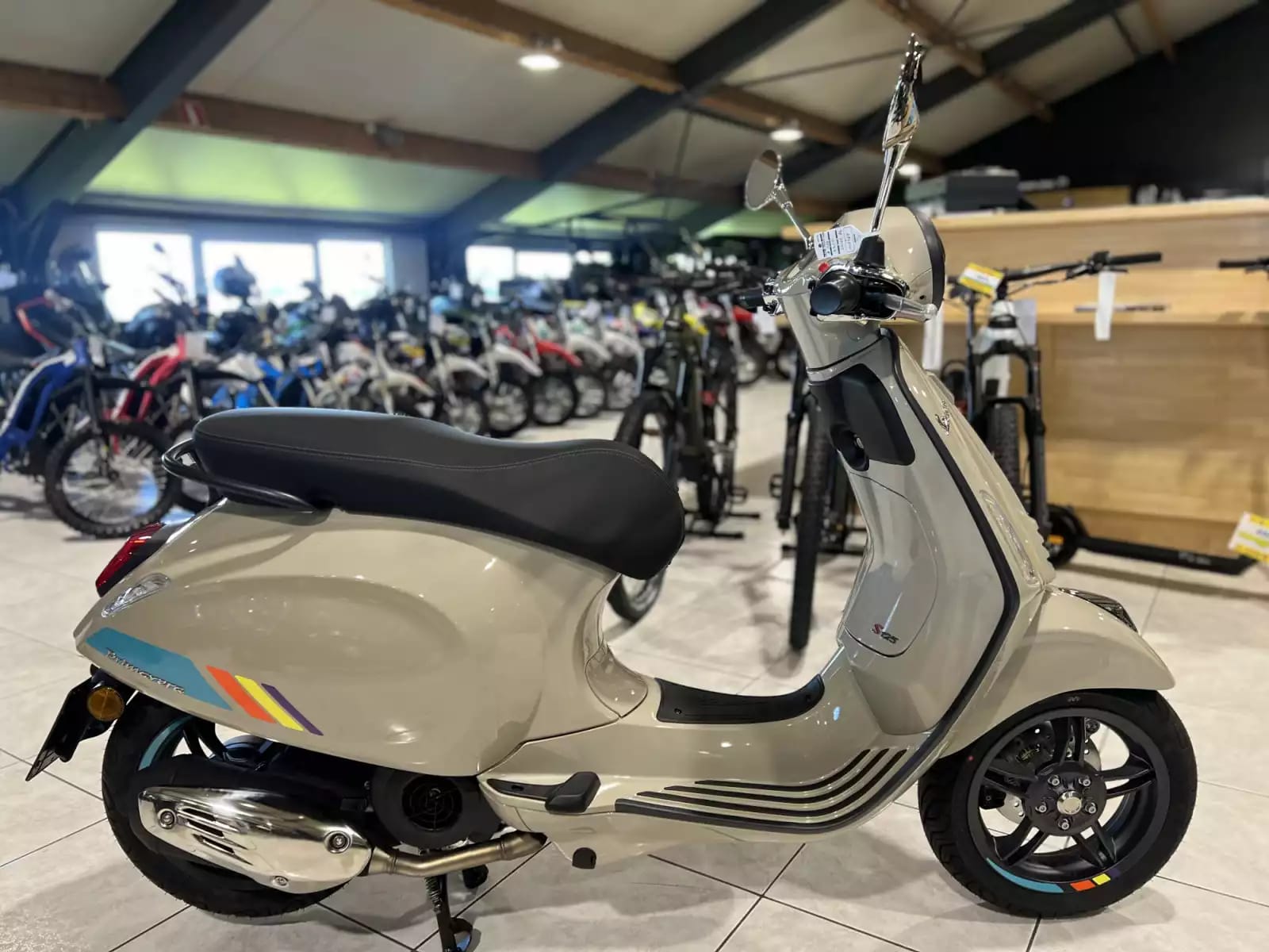 Vespa Primavera 125 S beige - Photo 1