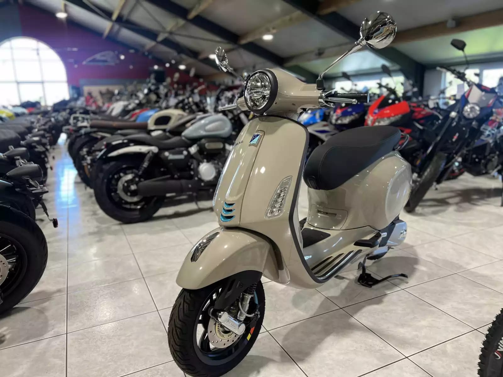 Vespa Primavera 125 S beige - Photo 1