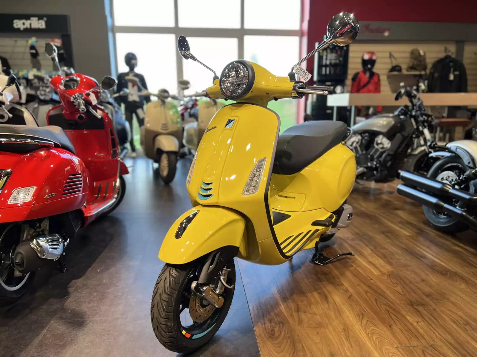 Vespa Primavera 125 S Jaune - Photo 1