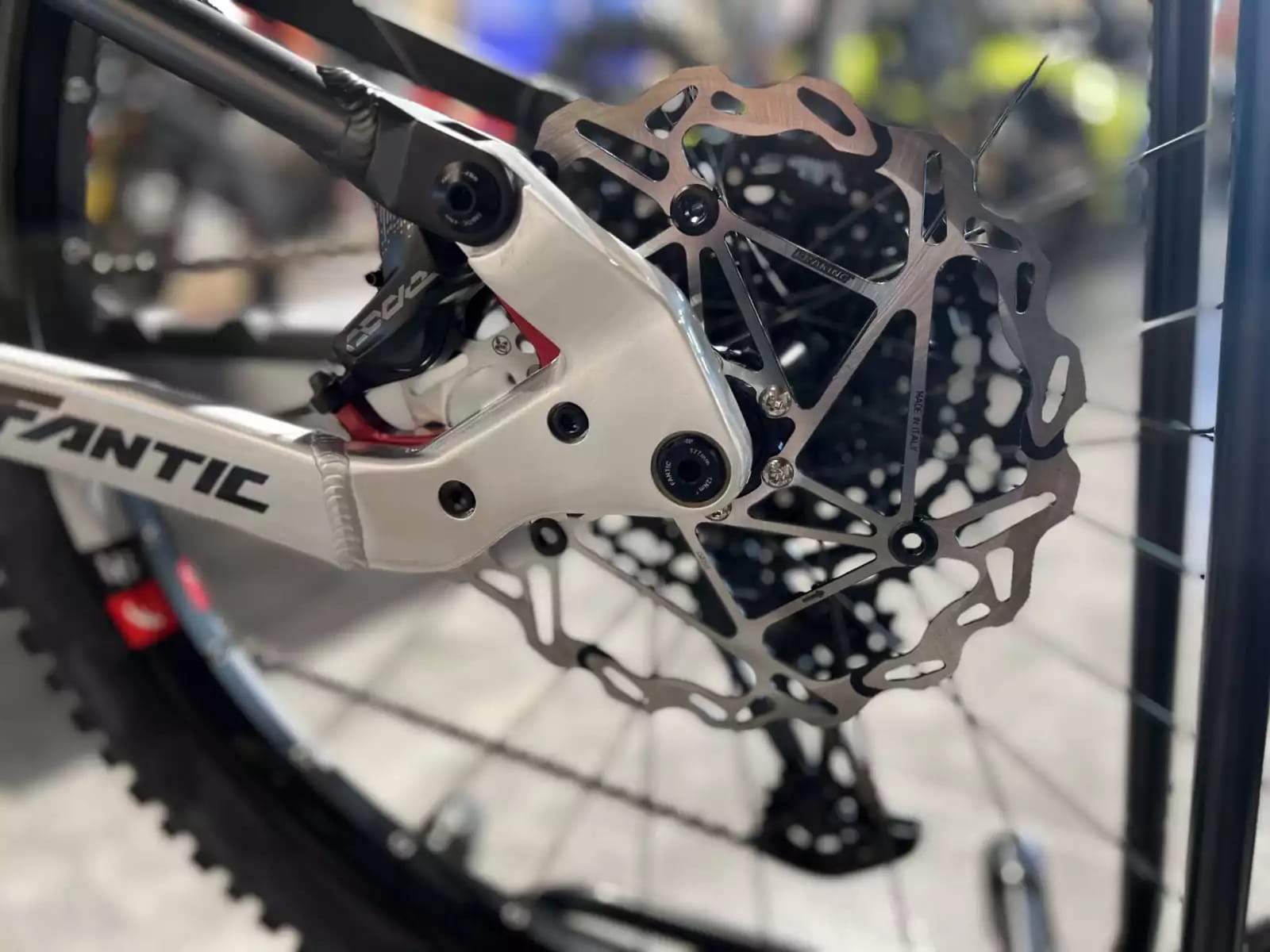 Fantic XMF 1.7 CARBON SPORT 720Wh, 29''-27,5'', freins 4 pistons, 90 Nm - Photo 1