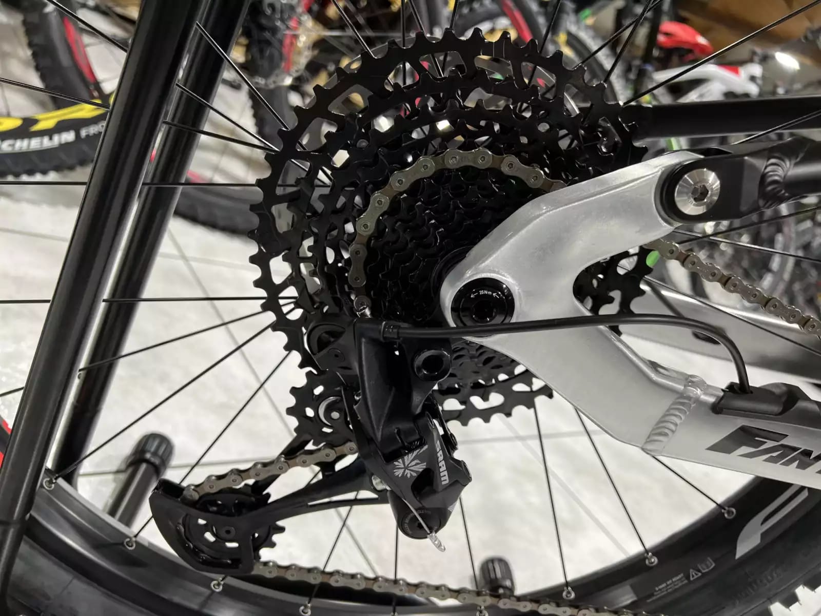 Fantic XMF 1.7 720Wh, 29''-27,5'', freins 4 pistons, 90 Nm - Photo 1