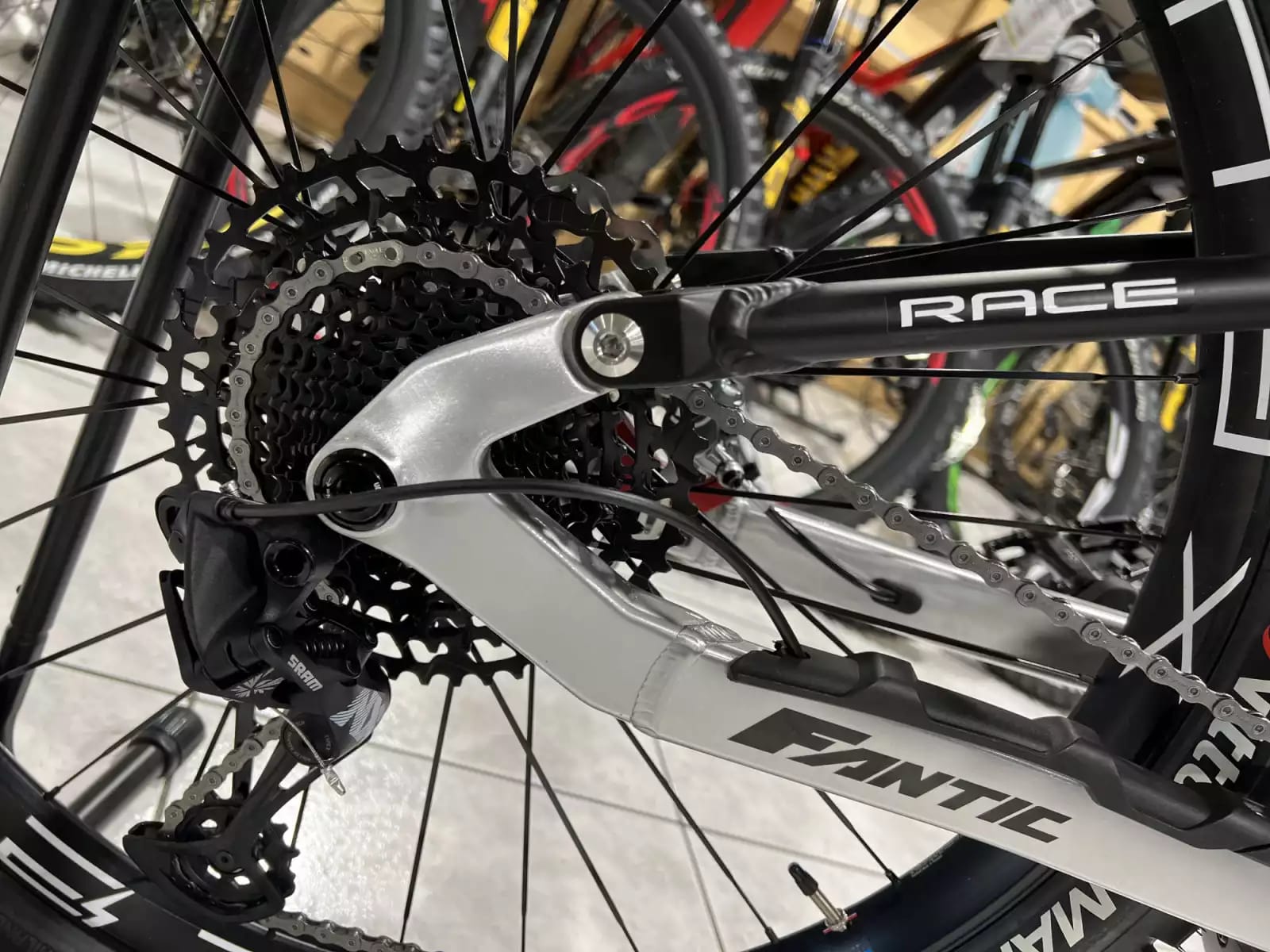 Fantic XXF 2.0 720Wh, 29''-27,5'', freins 4 pistons, 90 Nm - Photo 1