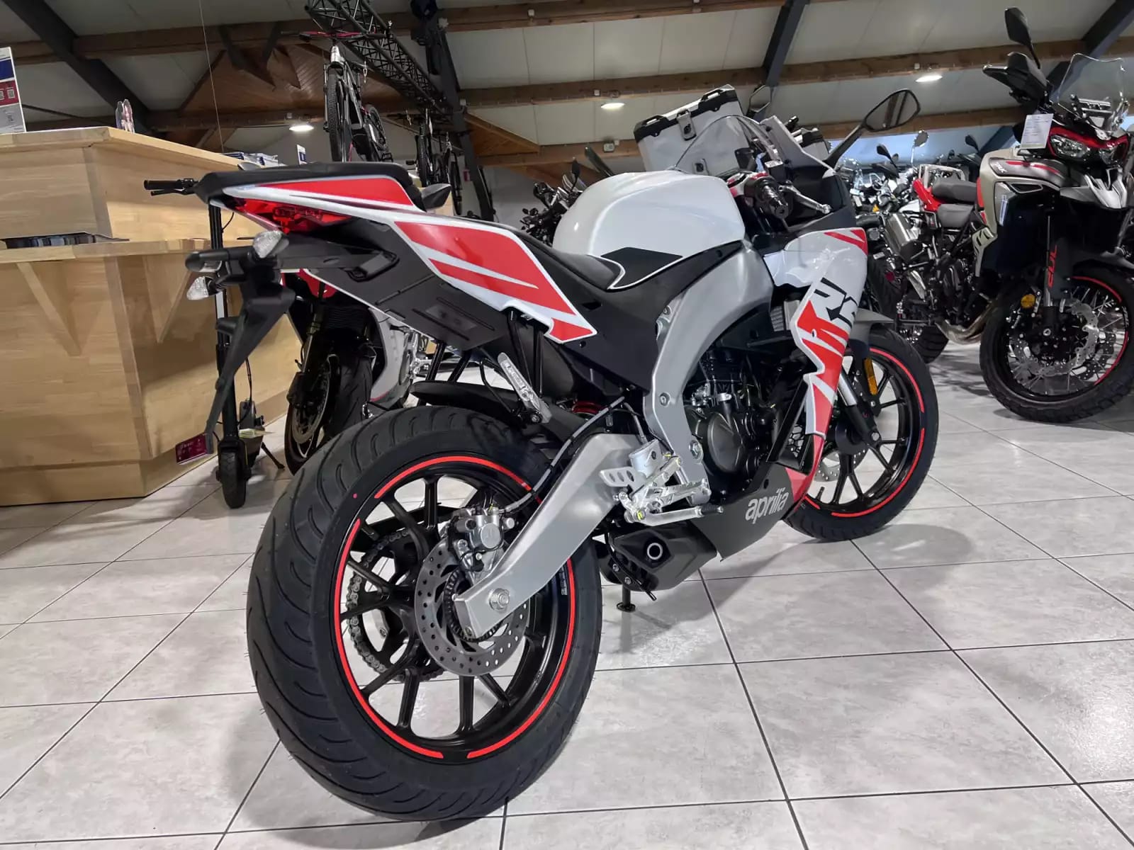 Aprilia RS 125 - Photo 1