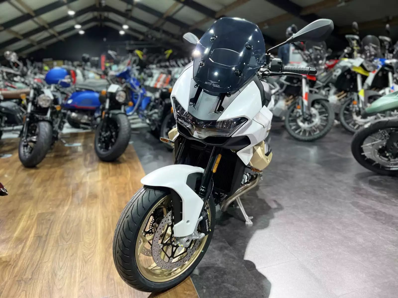 Moto Guzzi V 100 - Photo 1