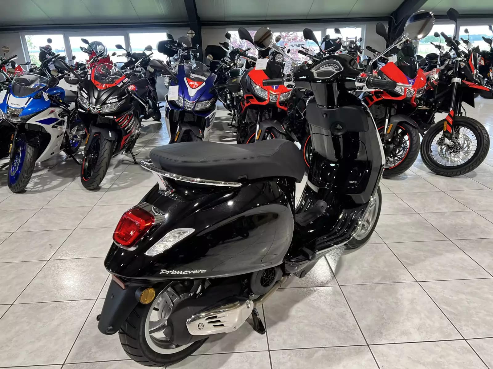 Vespa Primavera 125 E5 + - Photo 1