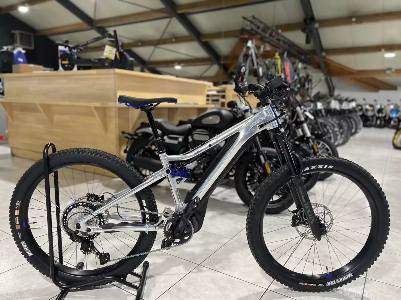 Yamaha Moro 07 30 TH M Rock Shox 160 mm, Magura freins 4 pistons,  PW séries 85 Nm / 500 Wh, 36 V, roue 27,5'', cadre allu, 24 Kg. - Photo 1