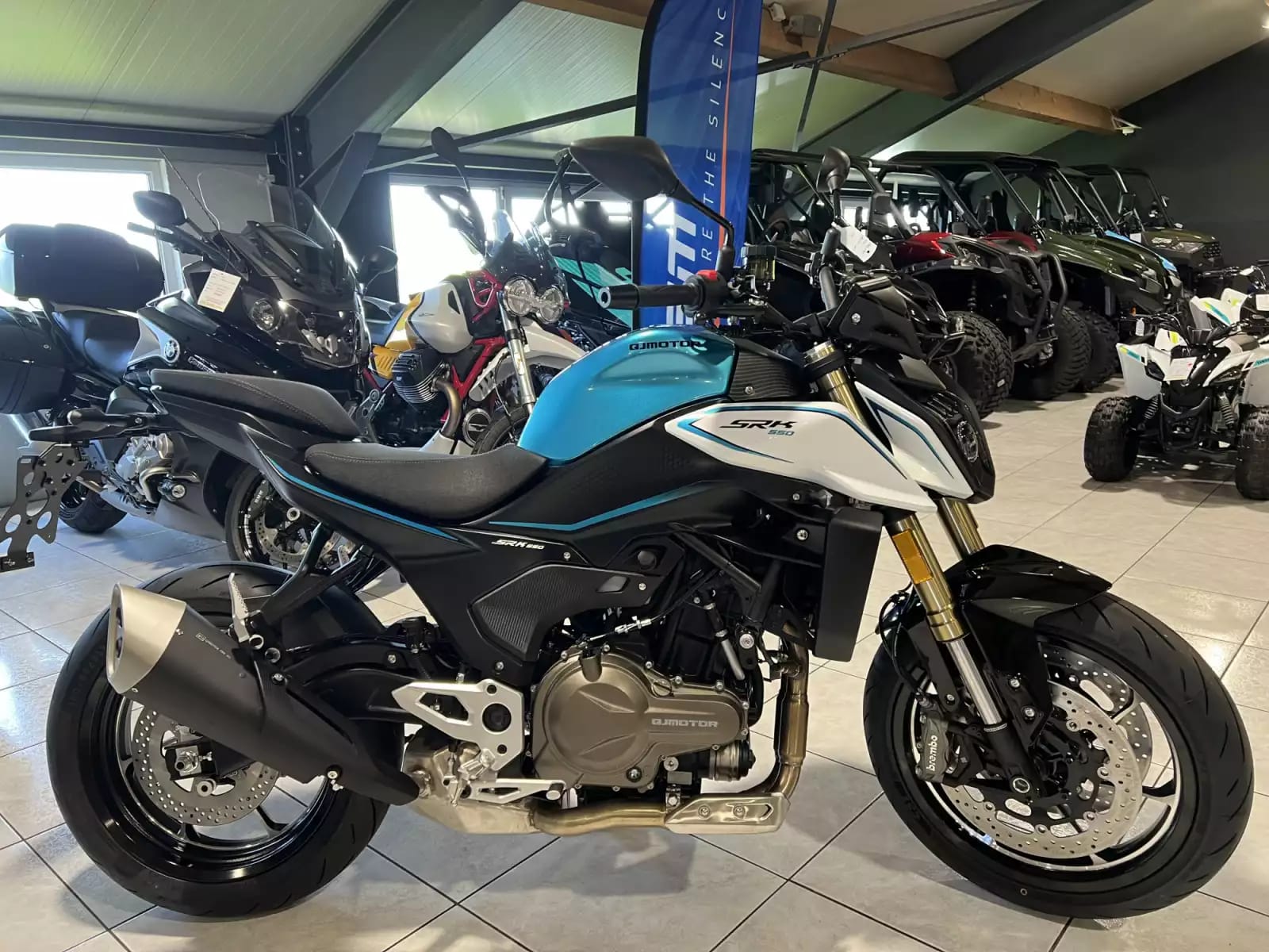 QJ Motor SRK 550 - Photo 1