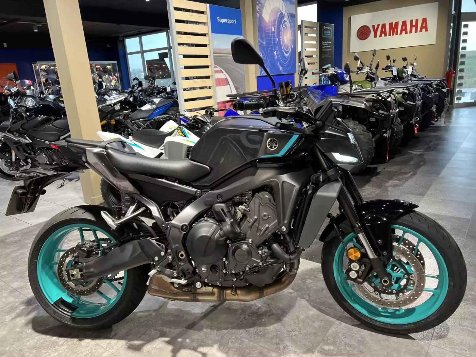 Yamaha MT-09 Y-AMT - Photo 1