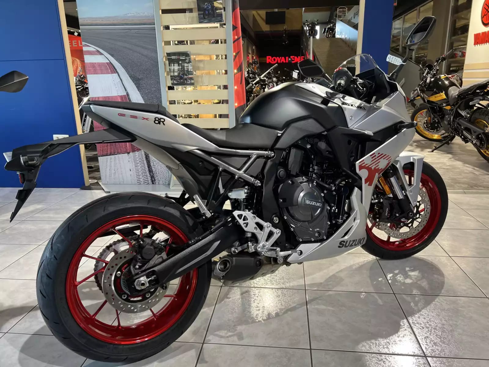 Suzuki GSX 8R - Photo 1