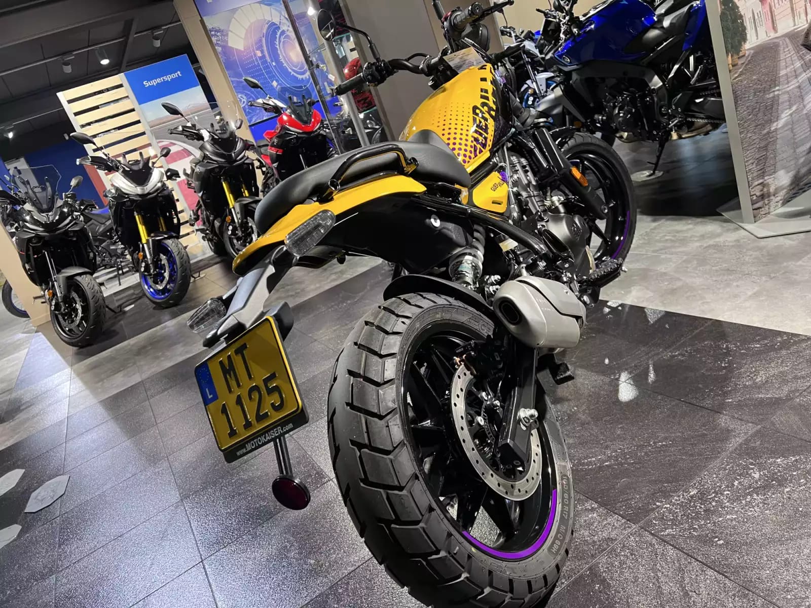 Royal Enfield Guerrilla 450 Yellow Ribbon - Photo 1