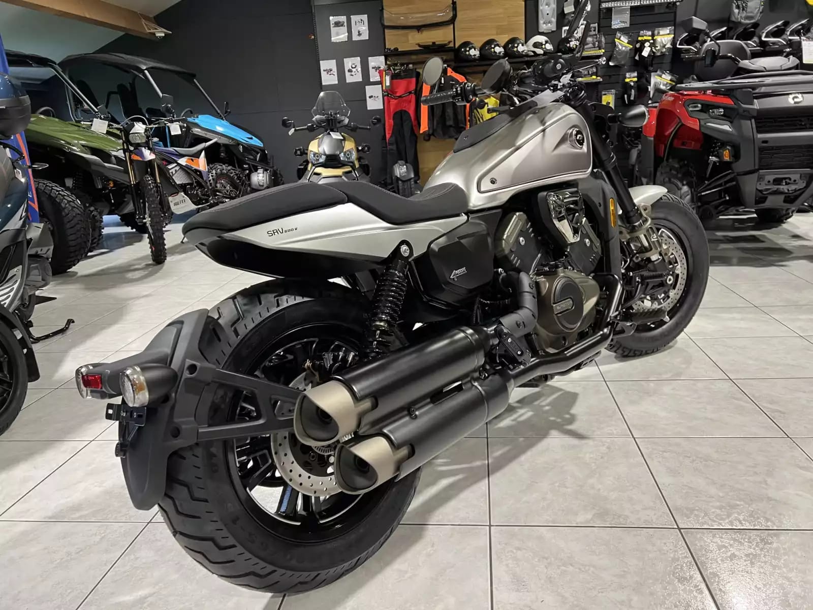 QJ Motor SRV 600 V - Photo 1