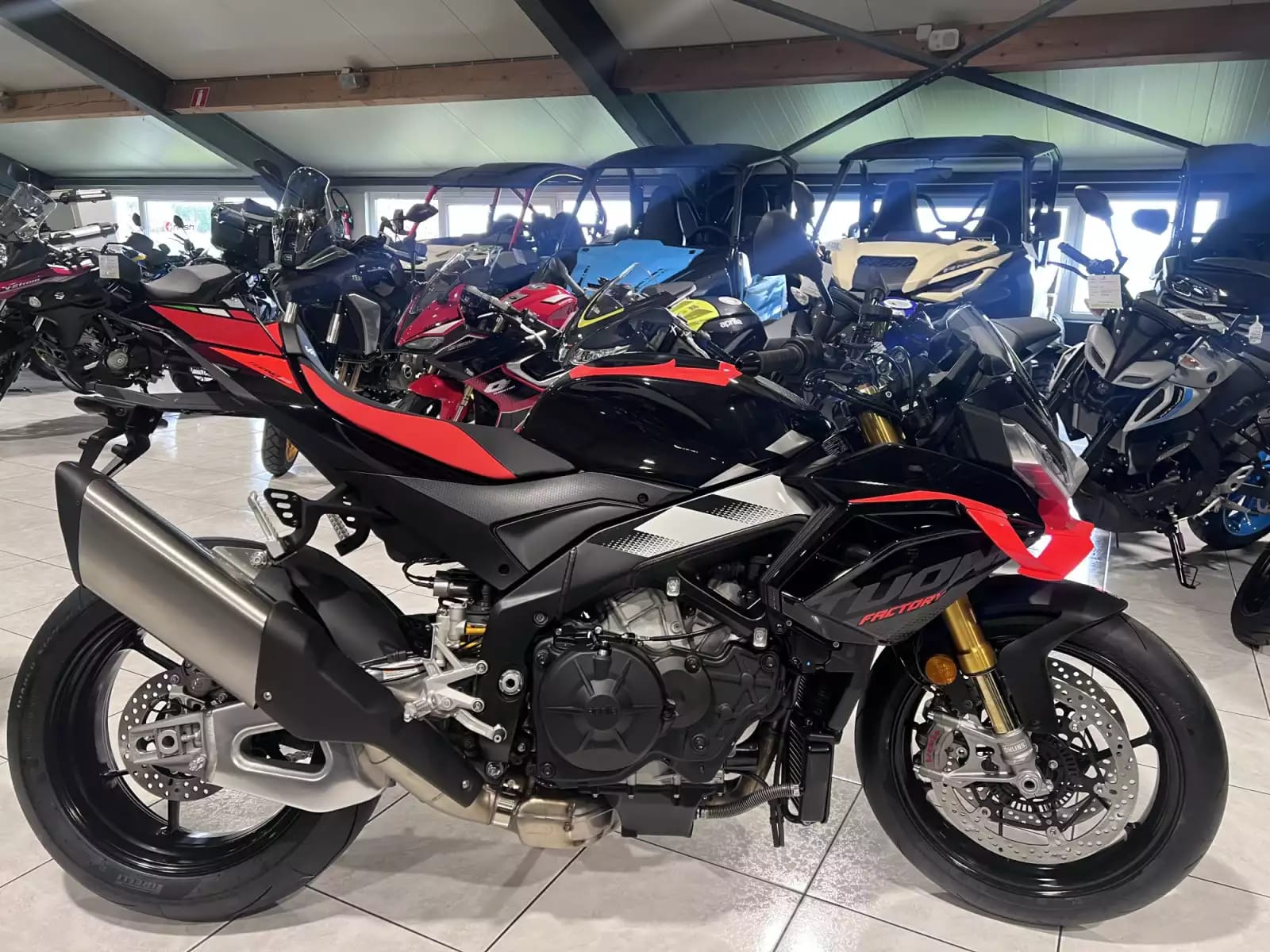 Aprilia Tuono 1100 FACTORY - Photo 1