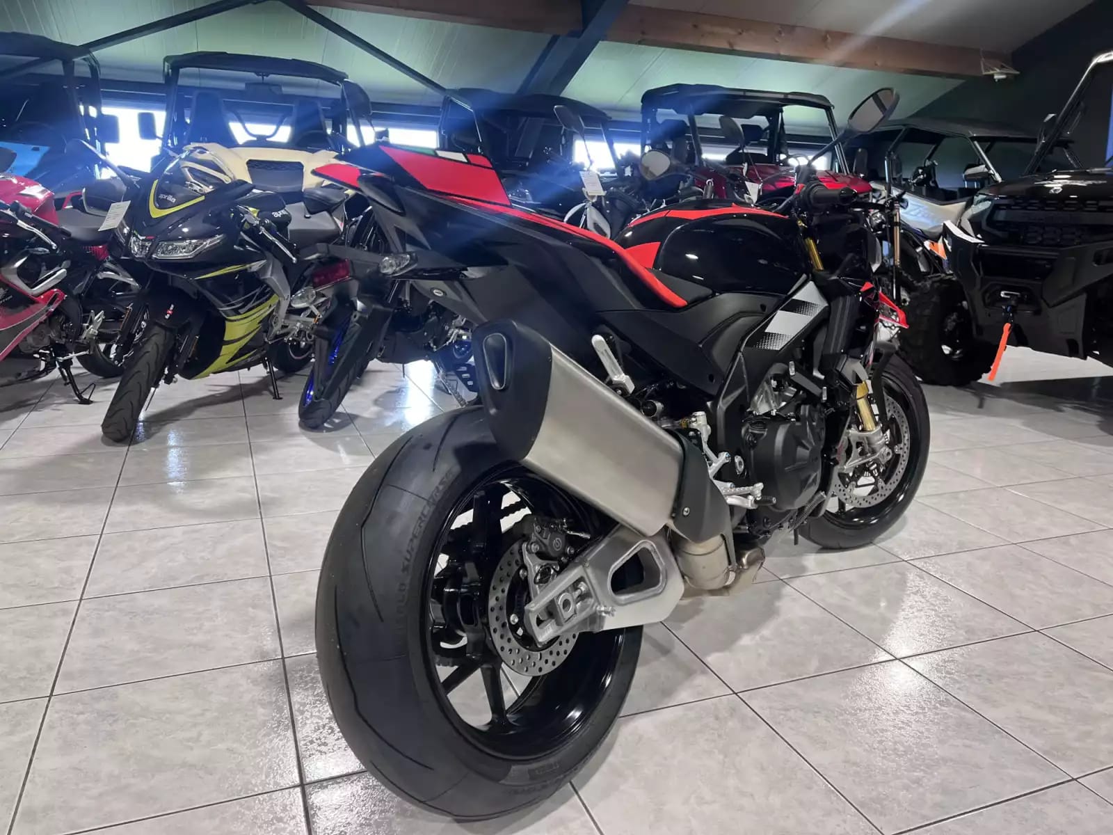 Aprilia Tuono 1100 FACTORY - Photo 1