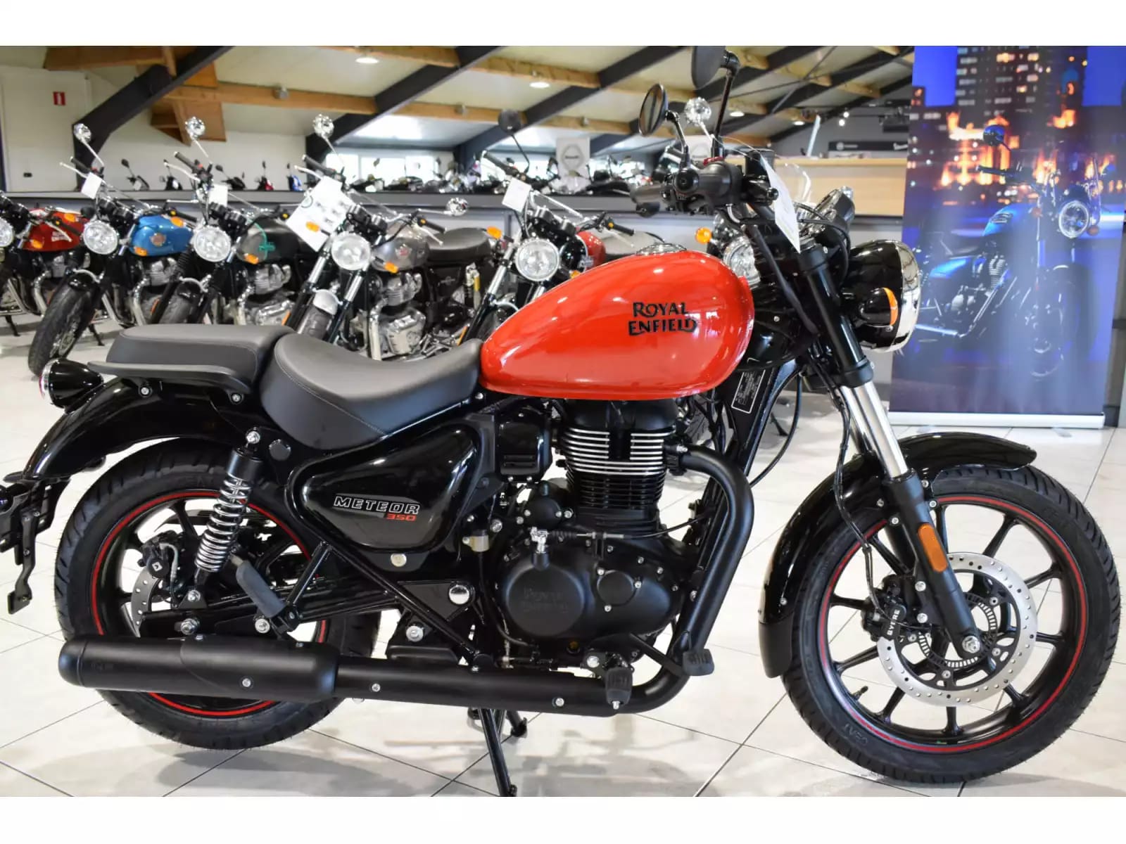 Royal Enfield Meteor 350 FIREBALL RED - Photo 1