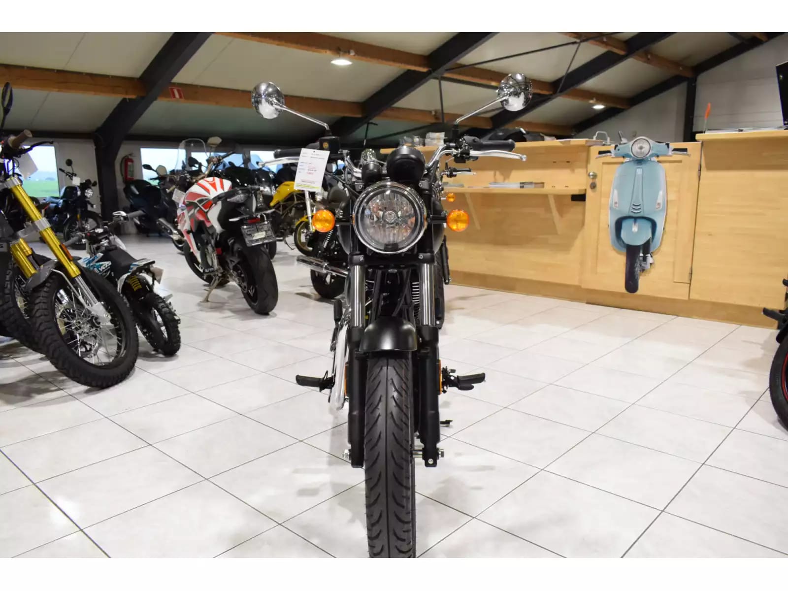 Royal Enfield Meteor 350 STELLAR BLACK - Photo 1