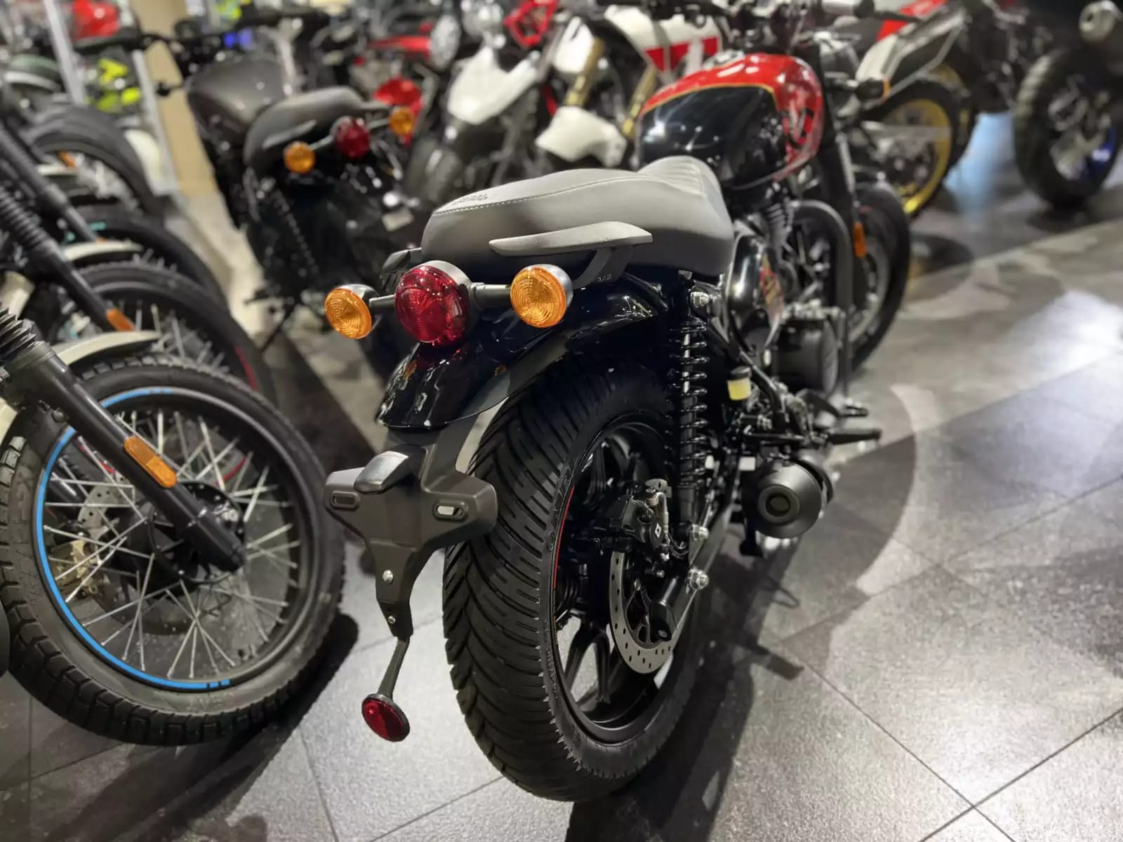 Royal Enfield Hunter 350 REBEL RED - Photo 1