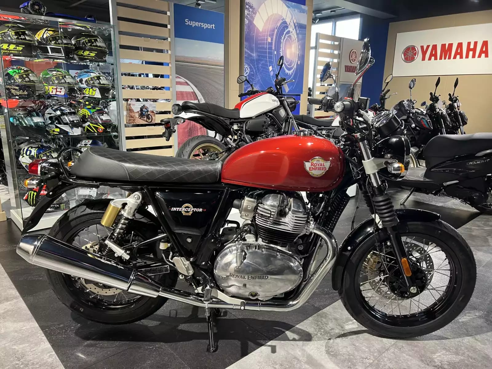 Royal Enfield Interceptor Canyon Red - Photo 1