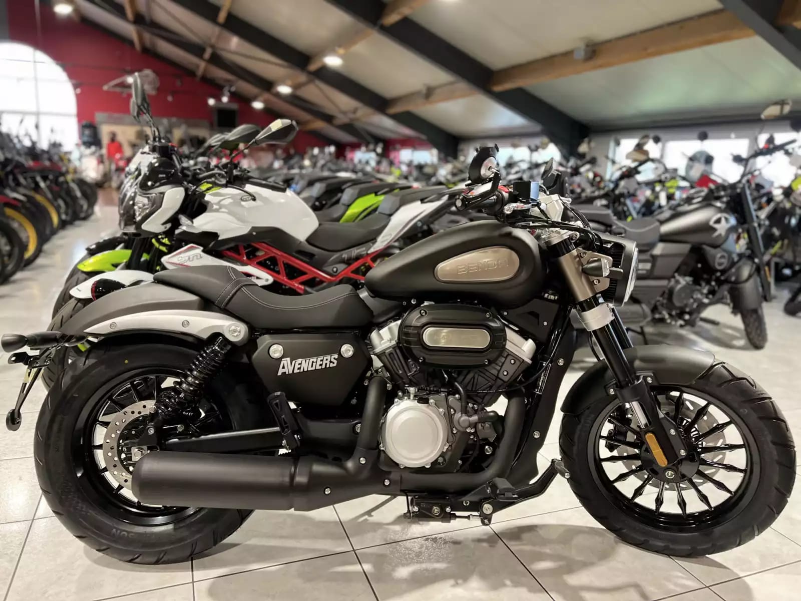 Benda Avengers 300 - Photo 1