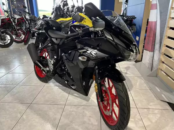 Suzuki GSX-R 125 - Photo 2