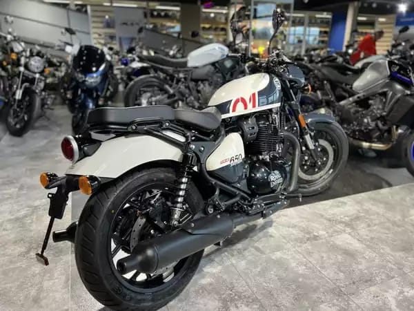 Royal Enfield Shotgun 650 stencil white - Photo 2