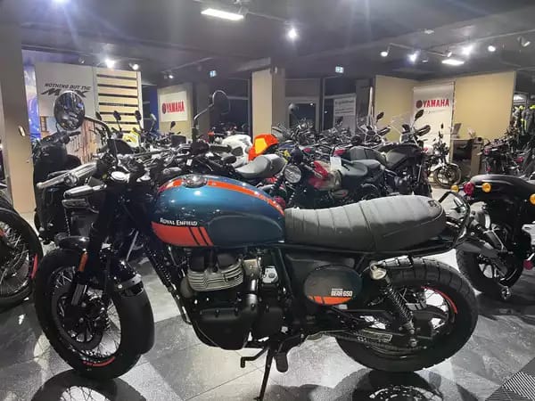 Royal Enfield Bear 650 Petrol Green - Photo 3