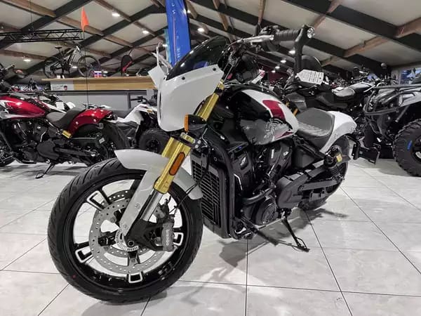 Indian 101 Scout Classic Ltd + Tech White  Metallic  w/ graphics - Photo 2