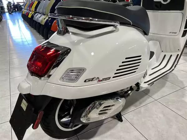 Vespa GTS Super Sport 310 - Photo 2