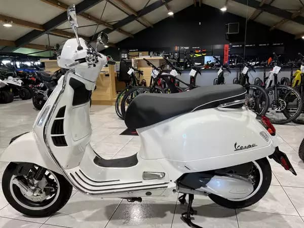Vespa GTS Super Sport 310 - Photo 3