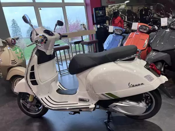 Vespa GTS Super Tech 125 - Photo 3