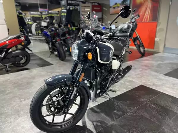 Royal Enfield Shotgun 650 stencil white - Photo 2