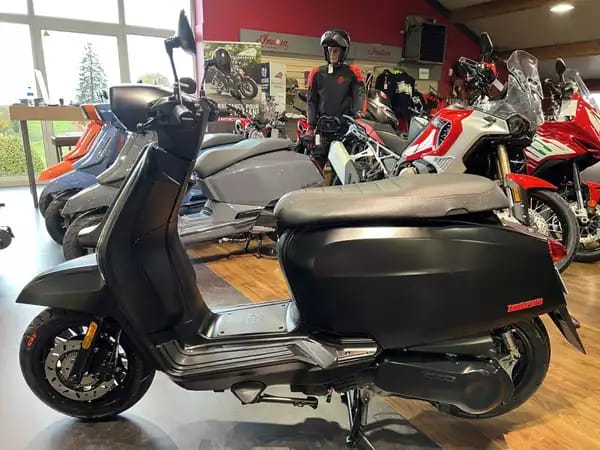 Lambretta V-125 Special - Photo 3