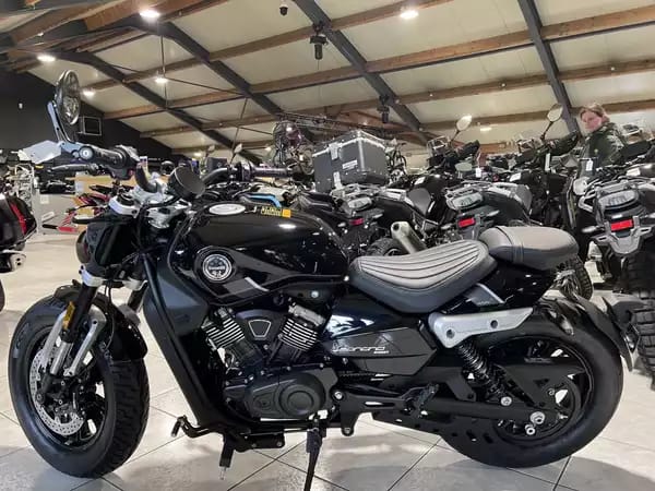 Benelli Leoncino BOBBER V-TWIN 400 - Photo 3