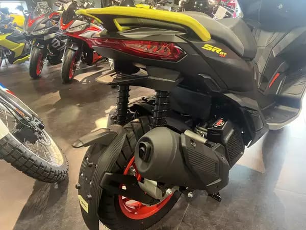Aprilia SR 125 GT SPORT ACID GREEN - Photo 2