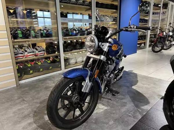 Royal Enfield Super Meteor 650 bleu Astral - Photo 2