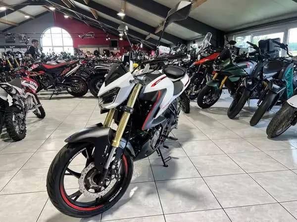 QJ Motor SRK 125 S - Photo 2