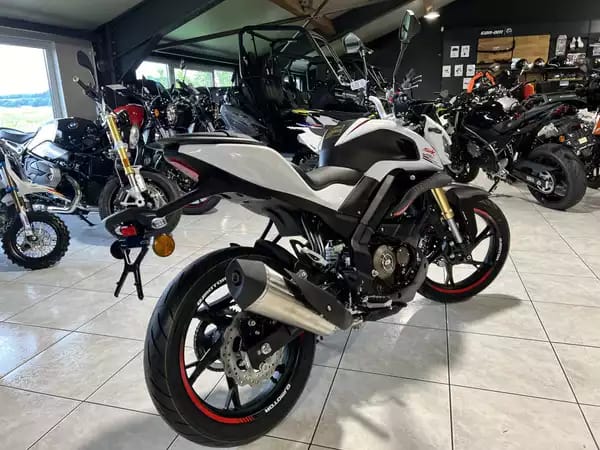 QJ Motor SRK 125 S - Photo 2