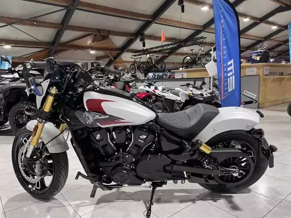 Indian 101 Scout Classic Ltd + Tech White  Metallic  w/ graphics - Photo 3