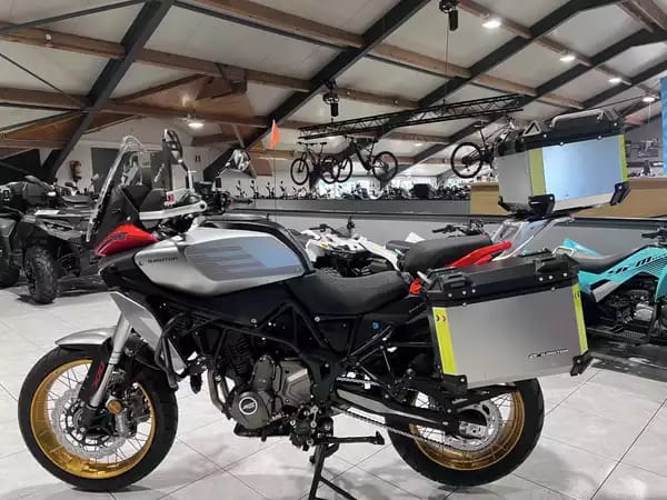 QJ Motor SRT 700 SX TOURING - Photo 3