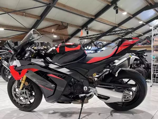 Aprilia RSV4 1100 FACTORY - Photo 3