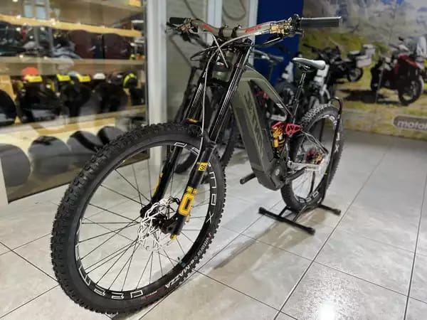 Fantic XXF 2.0 FACTORY Öhlins taille M 720Wh, 29''-27,5'', freins 4 pistons, 90 Nm - Photo 2