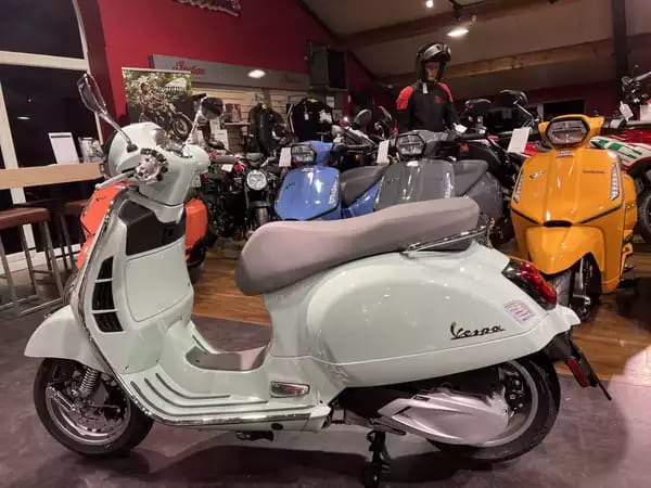 Vespa GTS 310 Classica - Photo 3