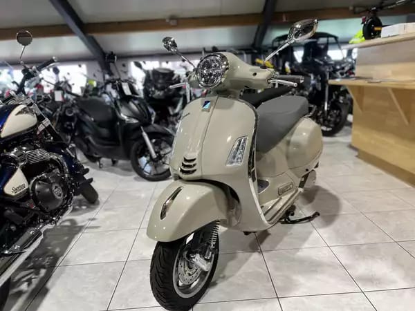 Vespa GTS 310 Classica - Photo 2