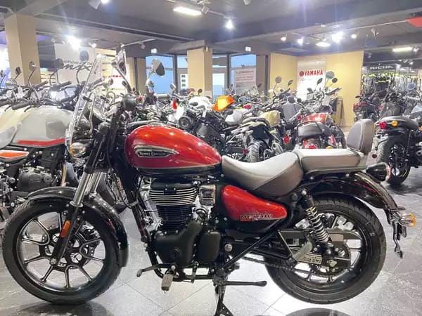 Royal Enfield Meteor 350 SUPERNOVA RED - Photo 2