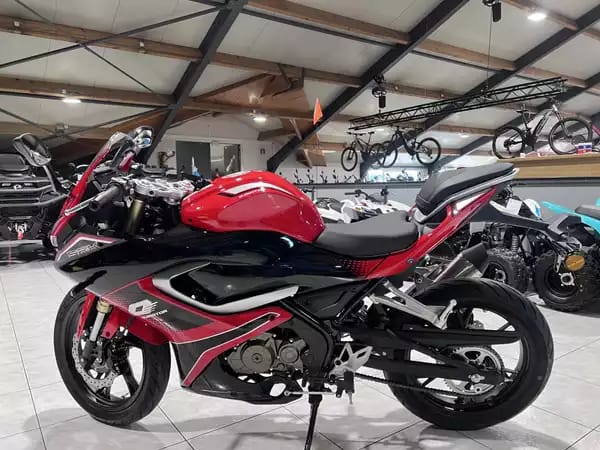 QJ Motor SRK 125 R - Photo 3