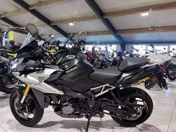 Suzuki GSX-S 1000GX - Photo 3